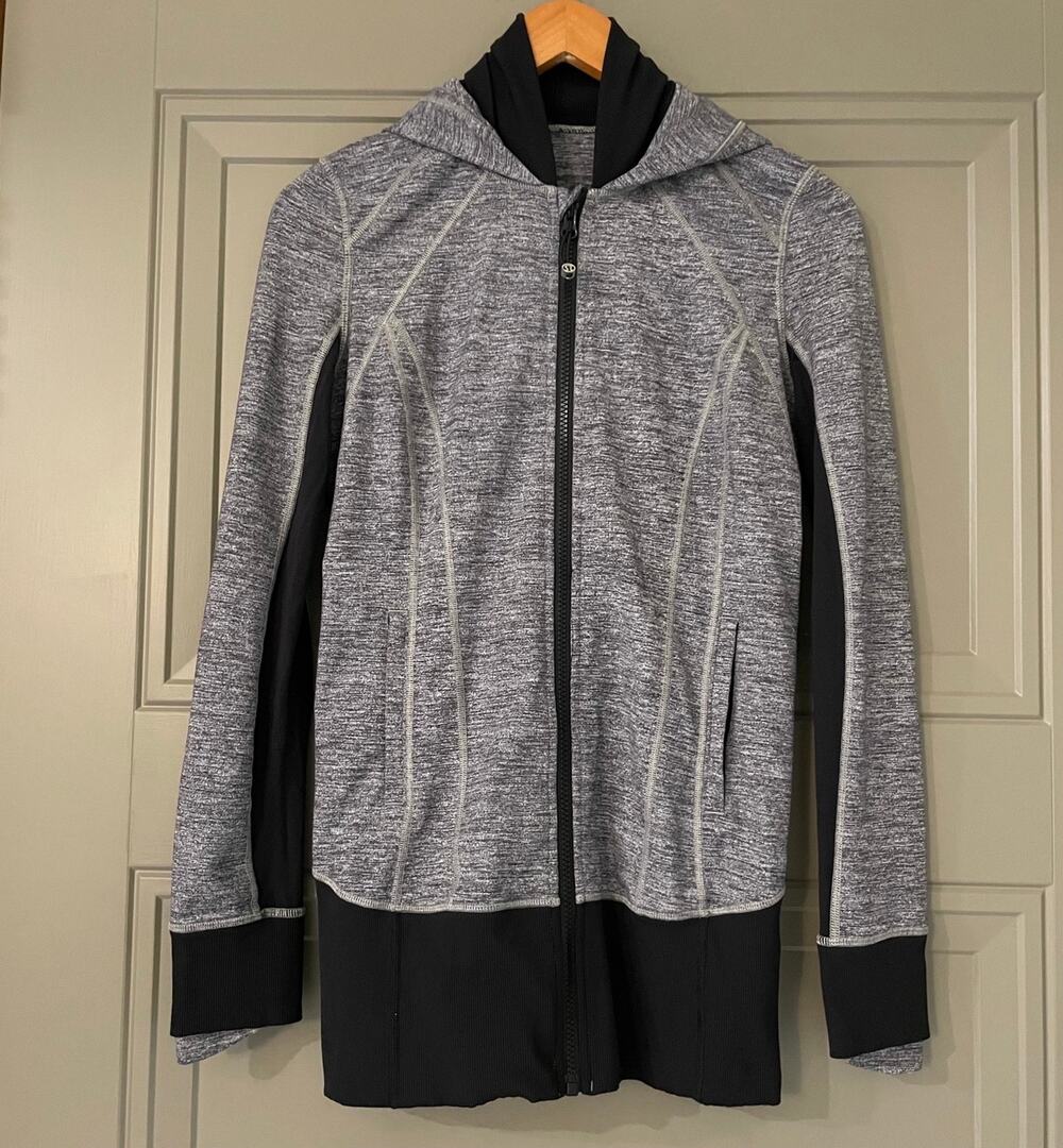 Lululemon Running hoodie jacket grey black 6 Run Yoga Barre Scuba Embrace